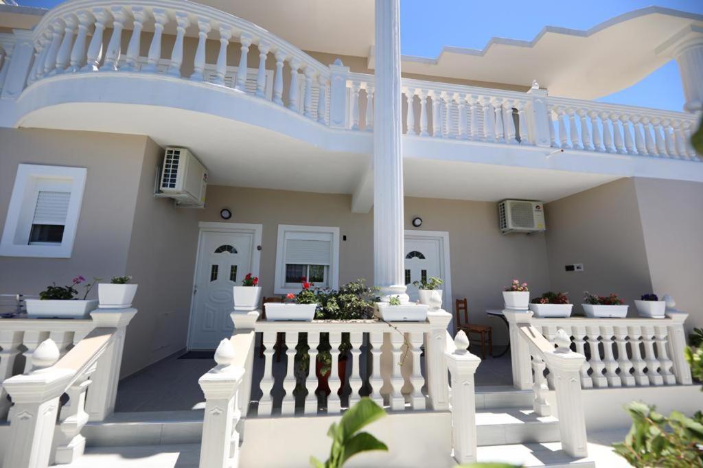 Guest House Narta فلورا المظهر الخارجي الصورة